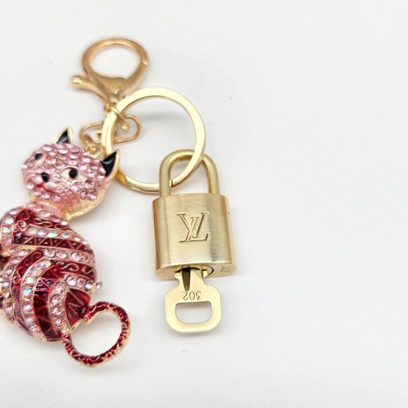 Authentic Louis Vuitton Lock & Key with Unbranded Cat Charm, Keychain 121525 - Picture 6 of 9